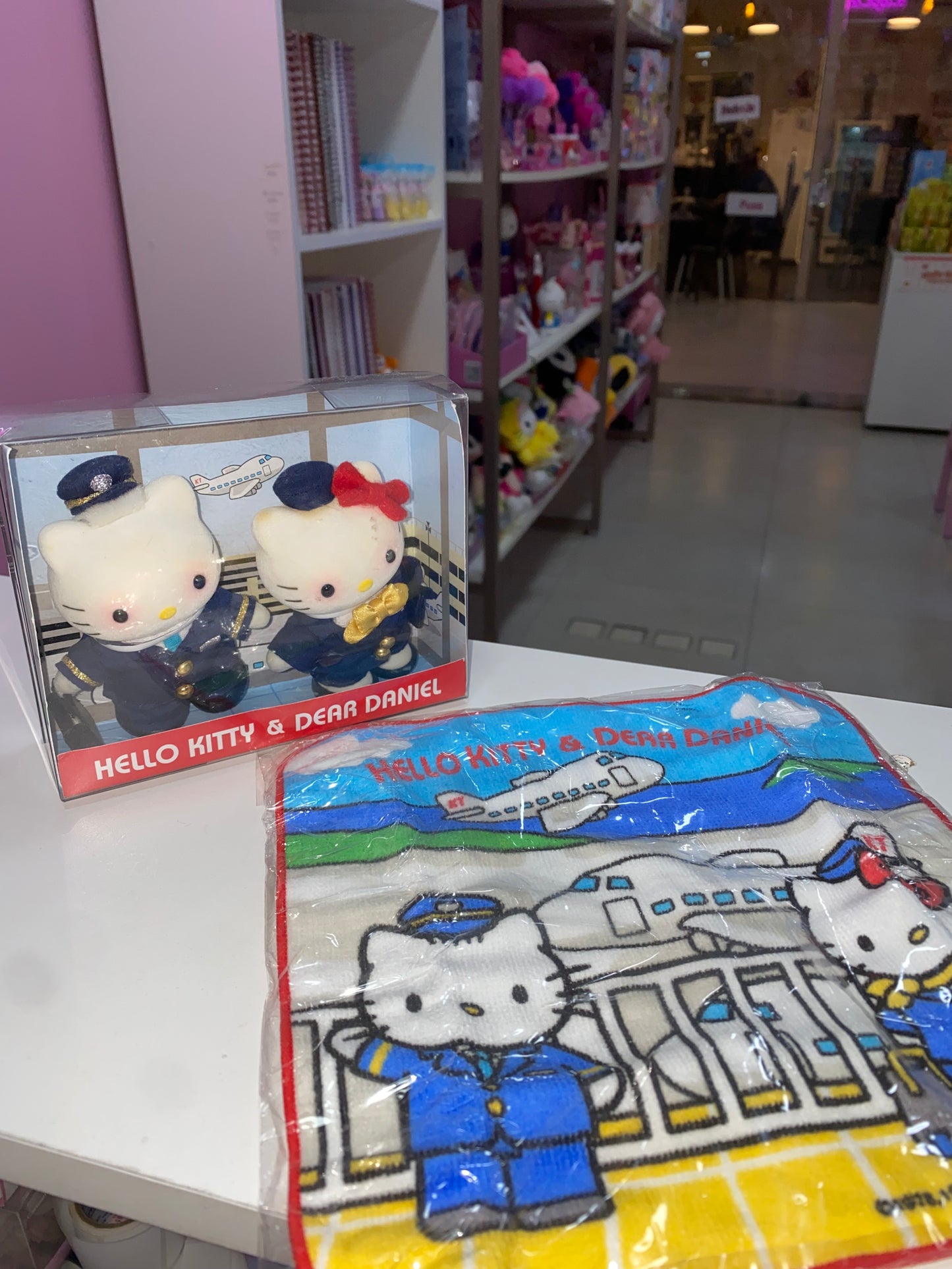 KIT VINTAGE SUPER RARO IMPORTADO JAPÃO ANOS 2000 HELLO KITTY E DANIEL COMISSÁRIO DE BORDO