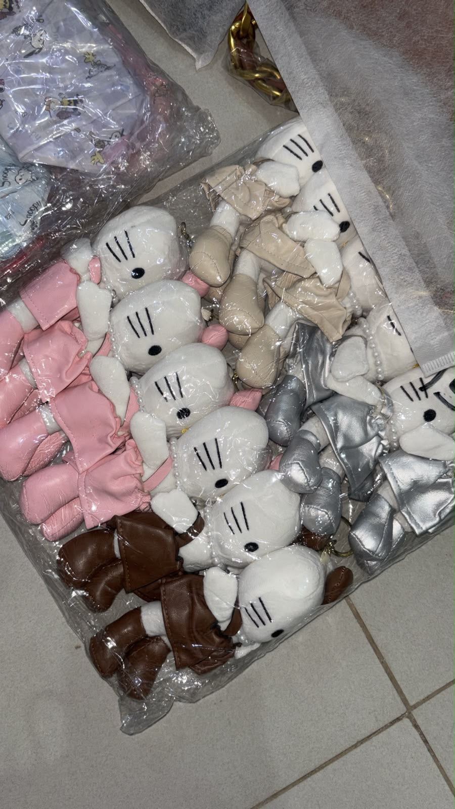 CHAVEIRO HELLO KITTY PERNUDINHA