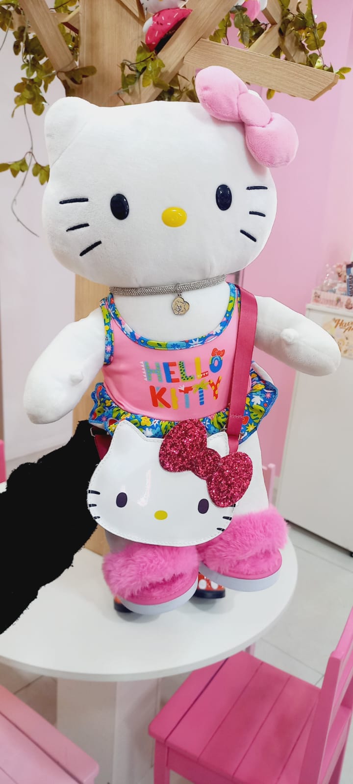 Pelúcia hello kitty crieamigos toda completa com maiô, colar, bolsa è sandália de pelinhos