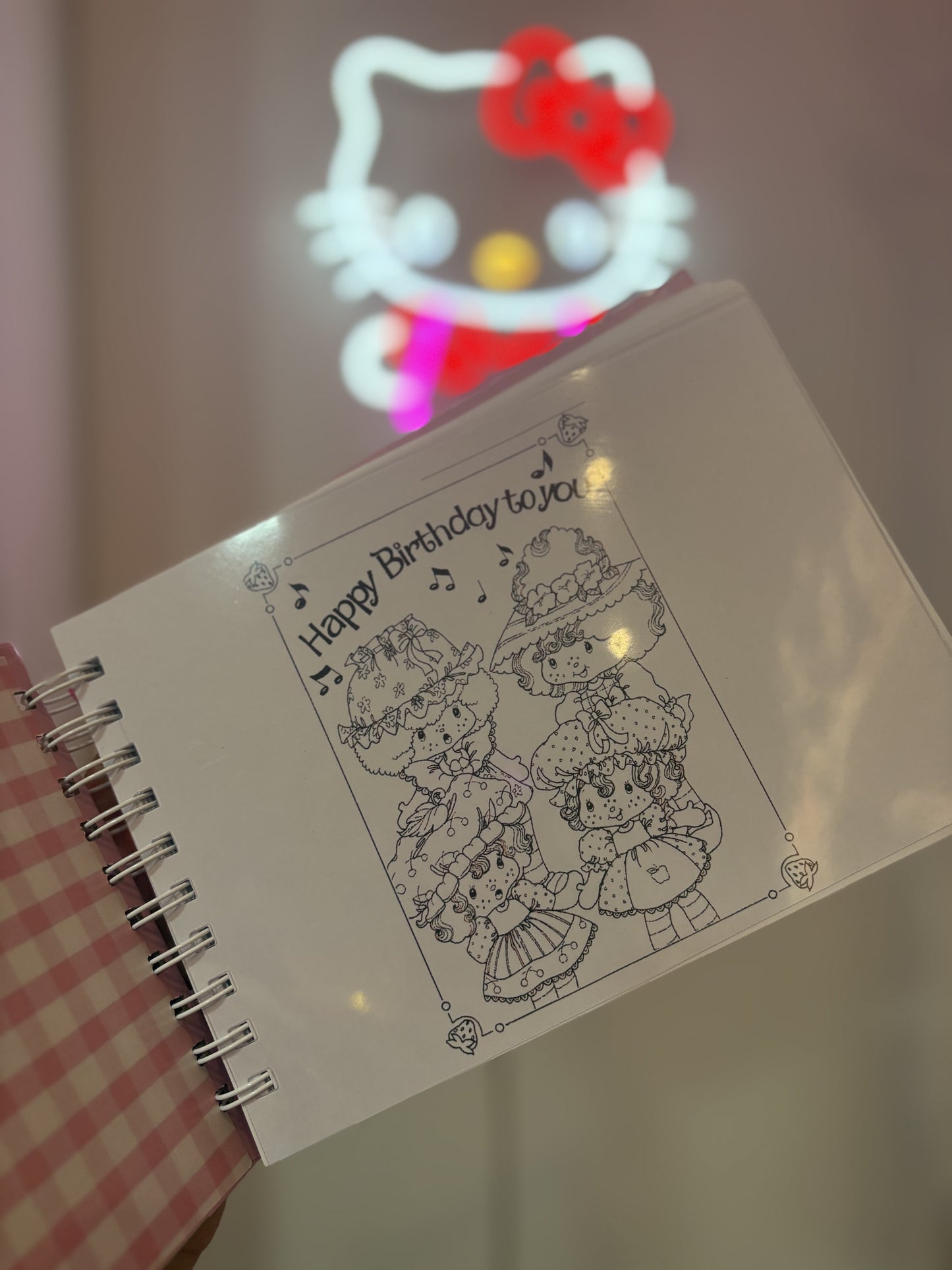 LIVRO DE COLORIR MORANGUINHO