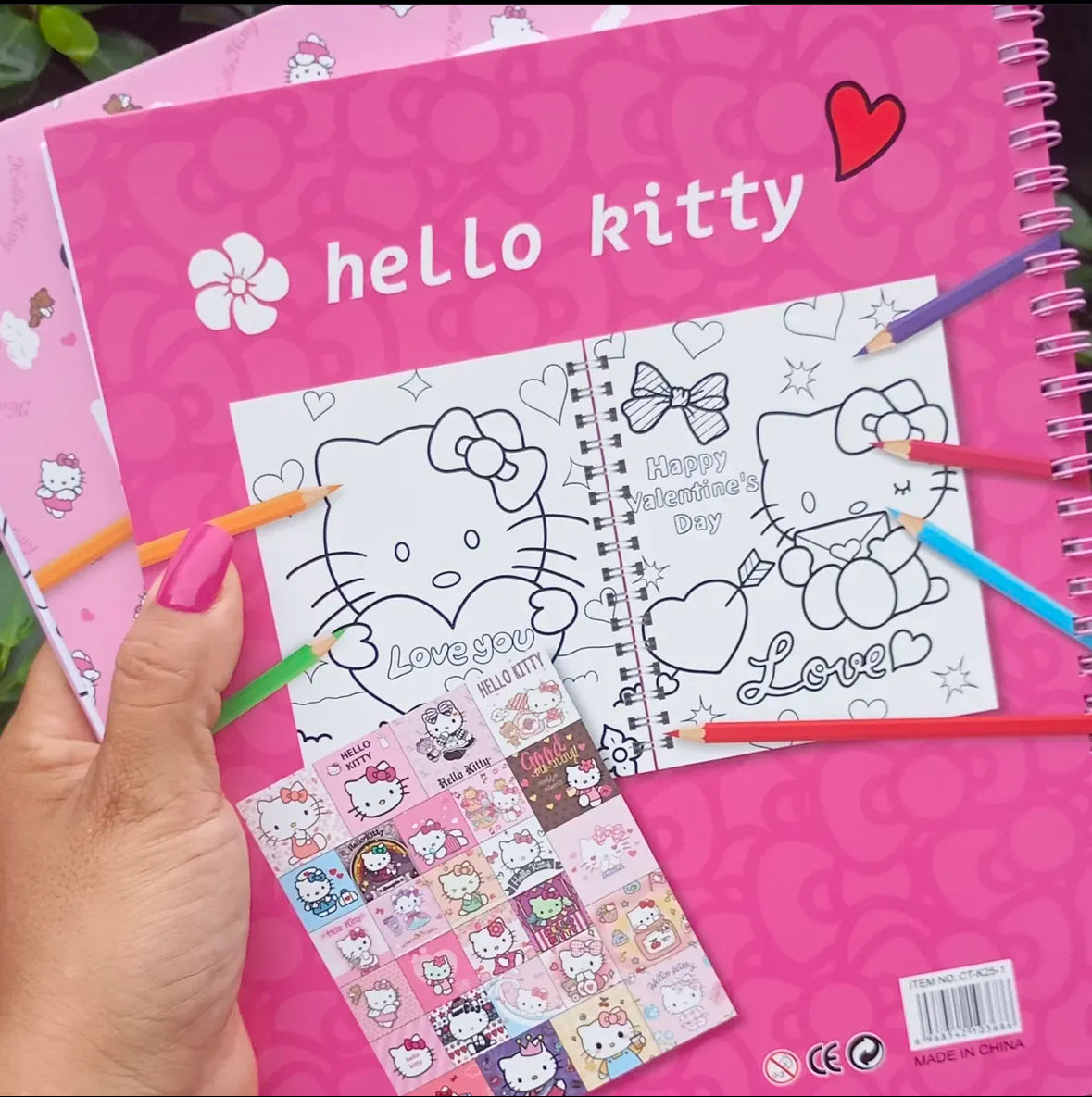 LIVRO DE COLORIR HELLO KITTY
