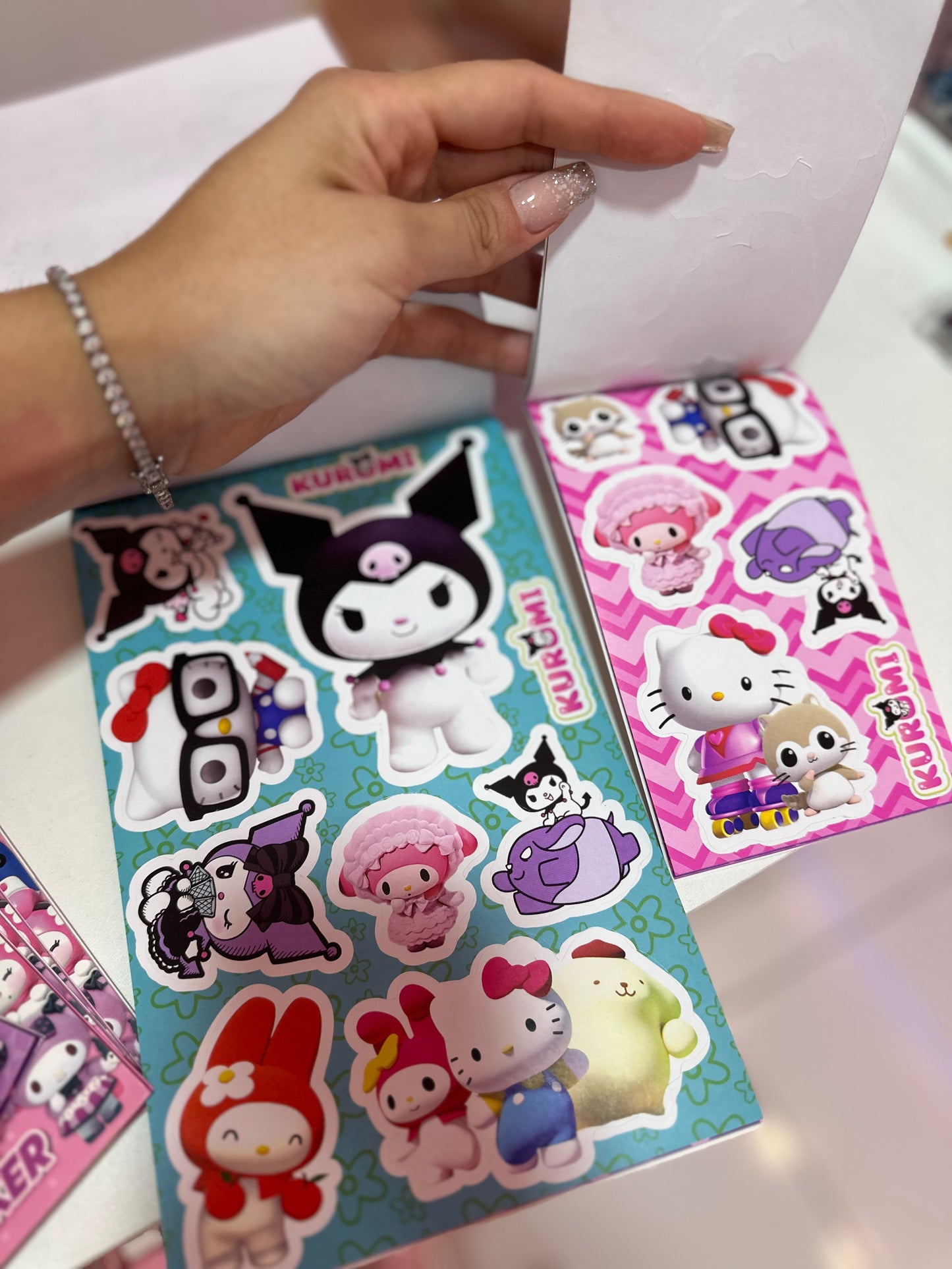 CADERNETA DE ADESIVOS SANRIO