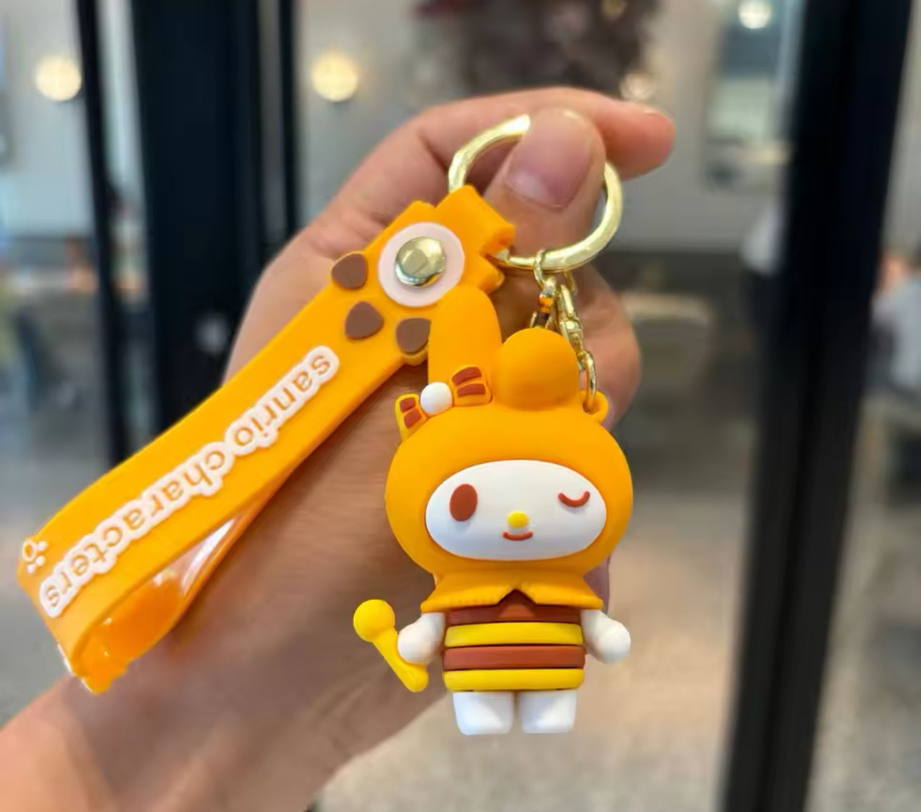 CHAVEIROS HELLO KITTY E AMIGOS ABELHINHAS 🐝❤️