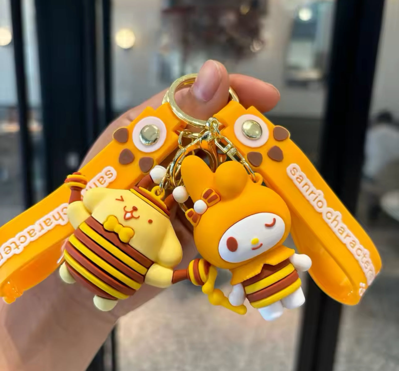 CHAVEIROS HELLO KITTY E AMIGOS ABELHINHAS 🐝❤️