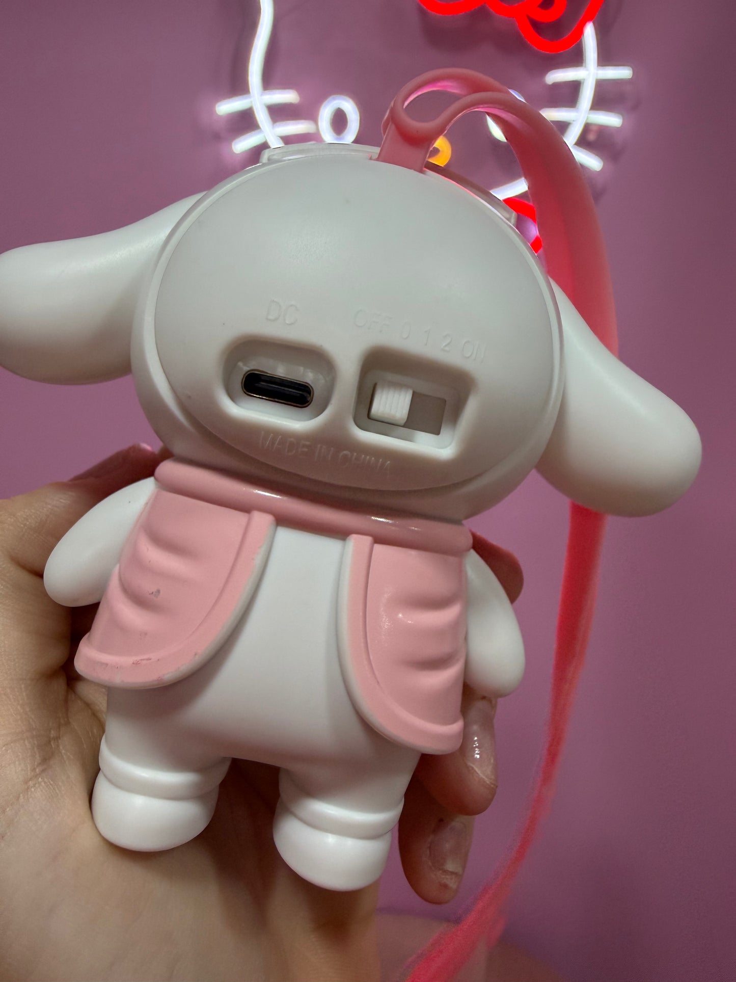VENTILADOR PORTATIL CINNAMOROLL COM 2 velocidades e carregador