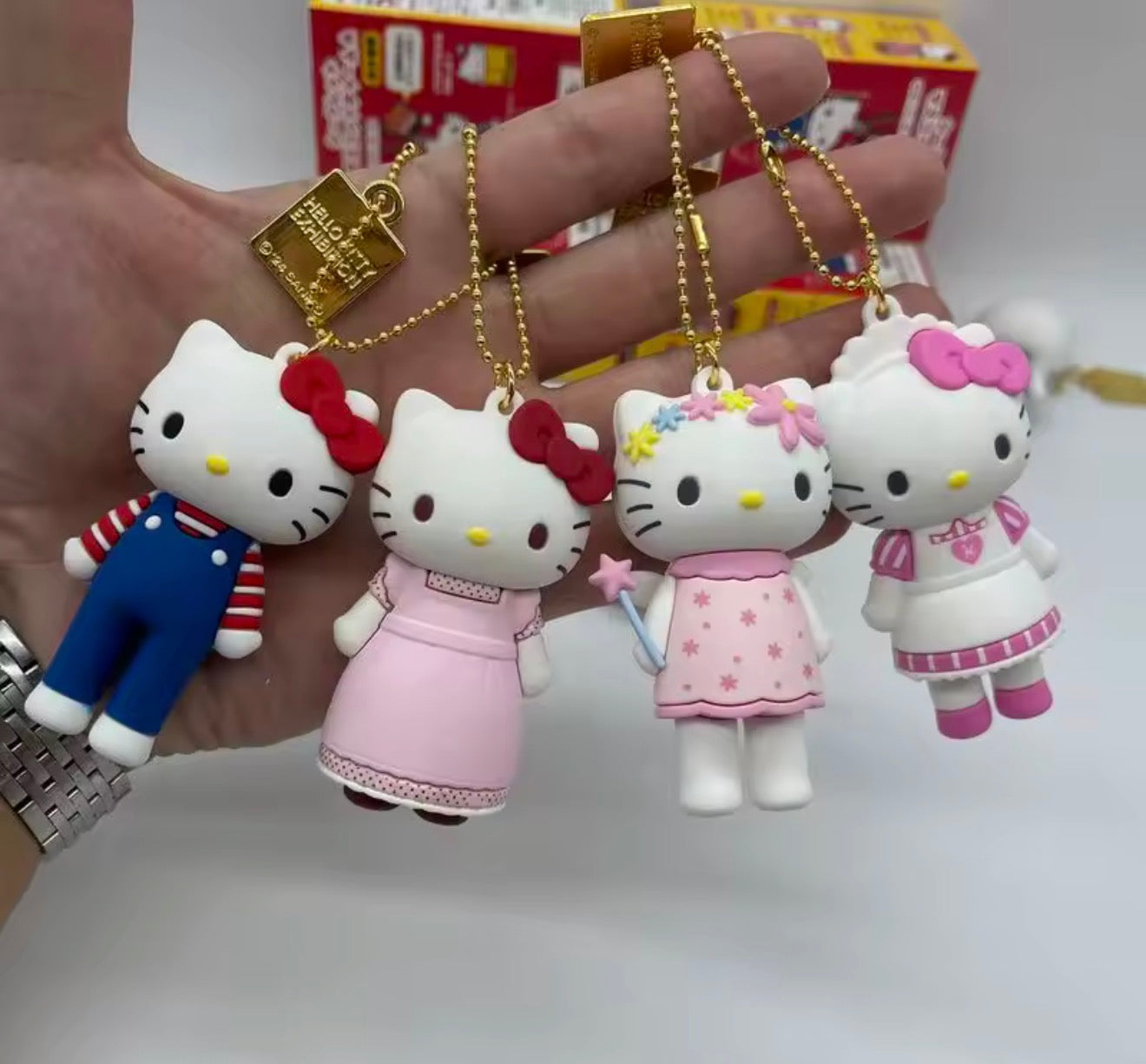 CHAVEIRO IMPORTADO HELLO KITTY ANIVERSÁRIO 50 ANOS, ORIGINAL BLIND BOX (SURPRESA)