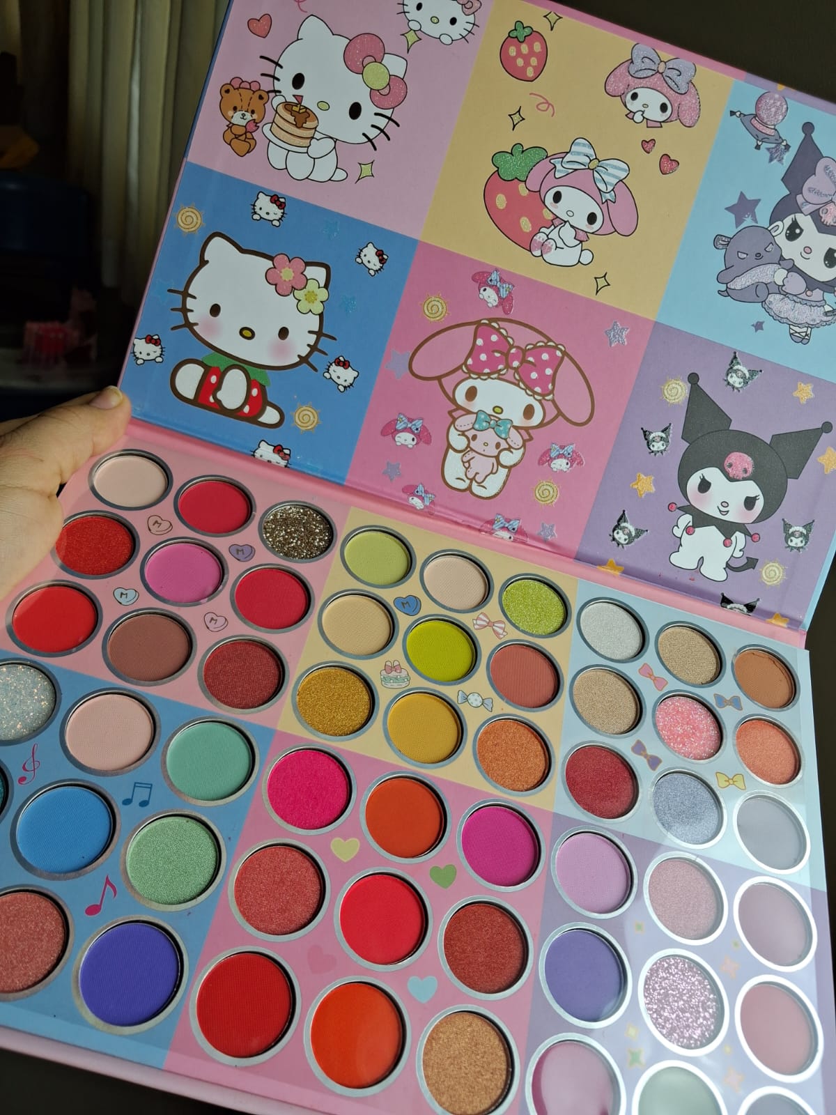 PALETA DE SOMBRA GRANDE HELLO KITTY