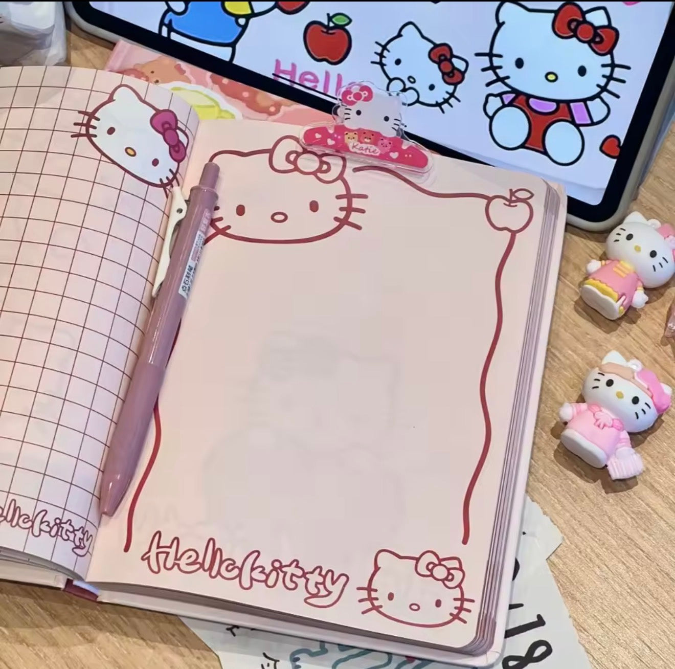 AGENDA HELLO KITTY FOLHAS SUPER DECORADAS