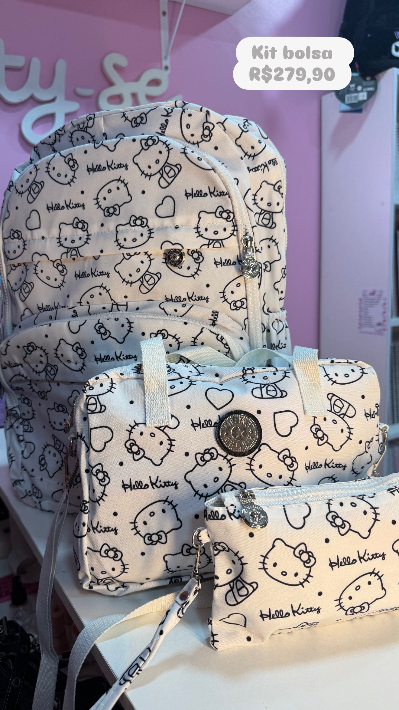 KIT MOCHILA KIPLING E HELLO KITTY MATERIAL IMPERMEÁVEL
