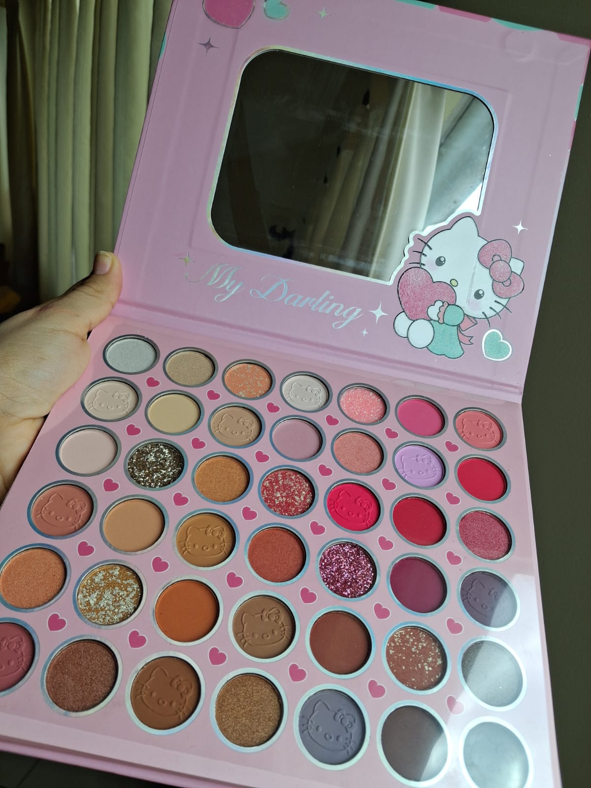 PALETA DE SOMBRA GRANDE HELLO KITTY