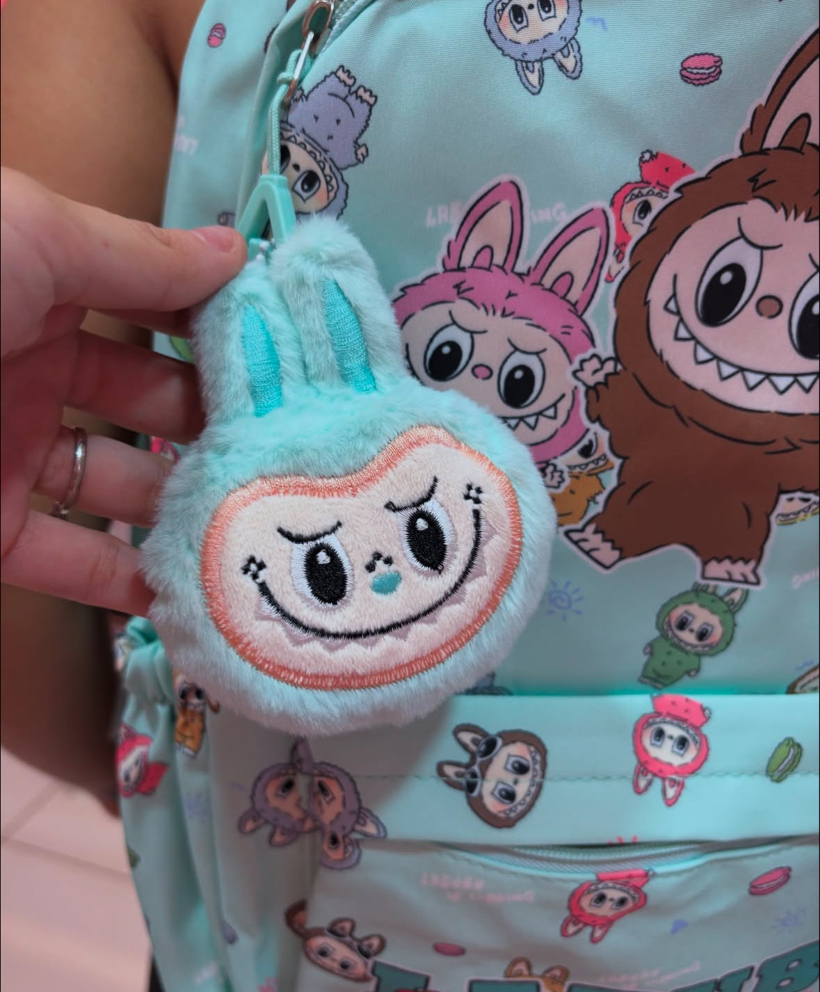 Mochila labubu grande com chaveiro