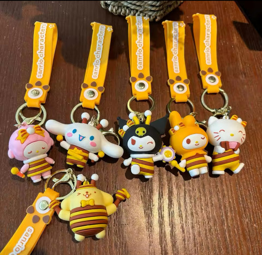 CHAVEIROS HELLO KITTY E AMIGOS ABELHINHAS 🐝❤️