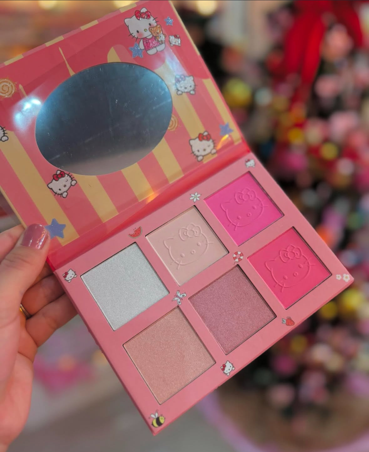 PALETA HELLO KITTY DE BLUSA E ILUMINADOR com espelho.