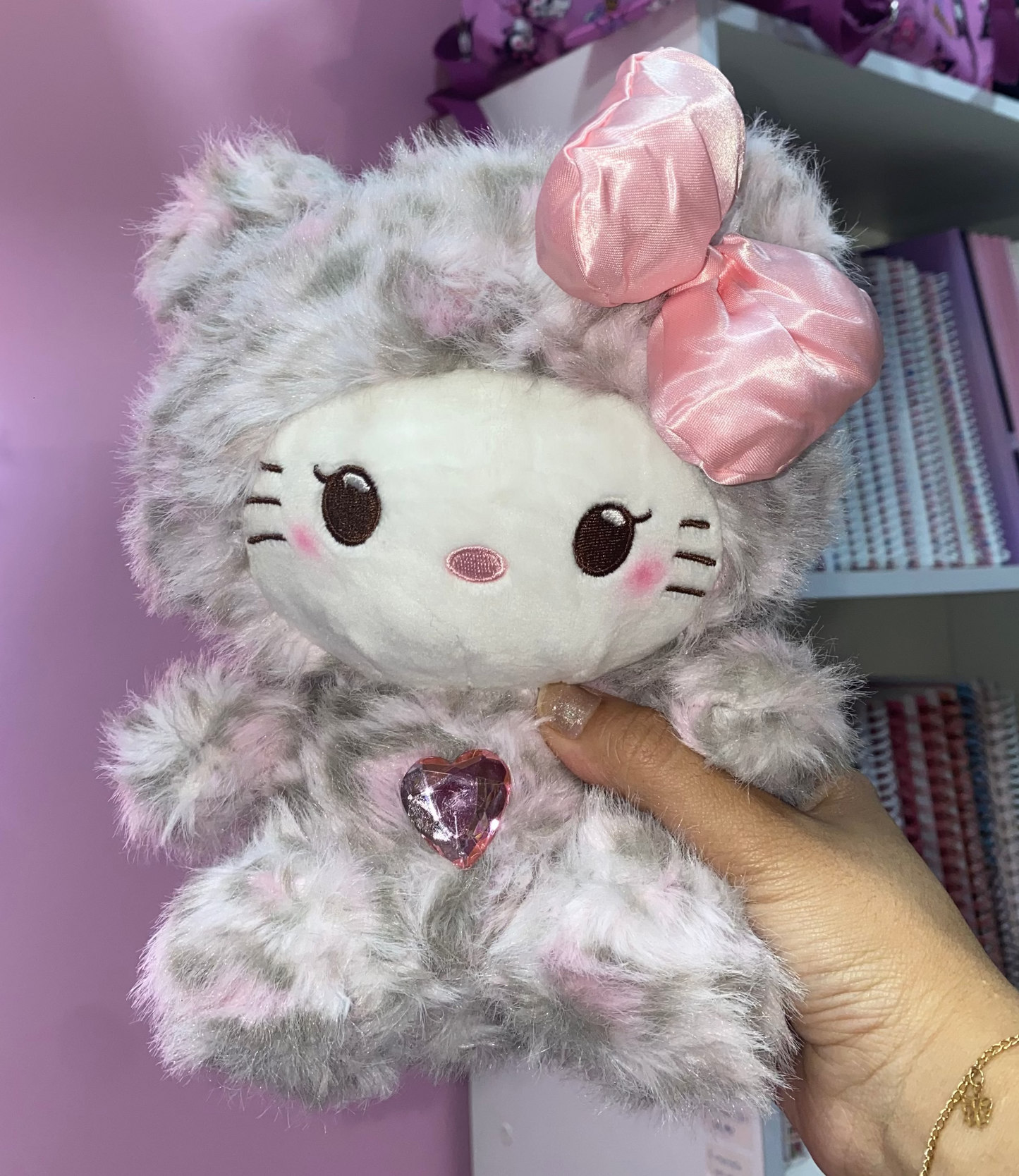 PELÚCIA DE ONCINHA HELLO KITTY 30Cm